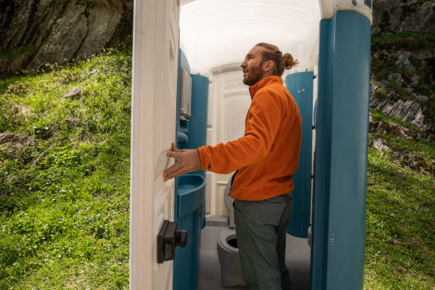 Porta potty delivery and setup in Peosta, IA